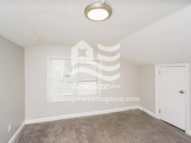 1346335_011_wm_-_main_bedroom_12992191.jpg
