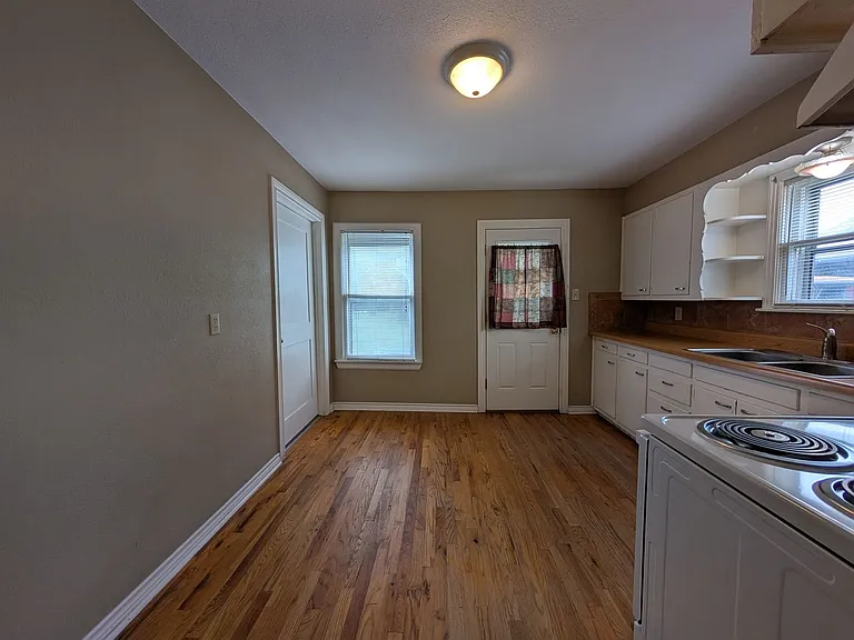 1185 W Mill St — Photo 12
