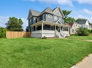 1736 B Ave NE, Cedar Rapids, IA 52402