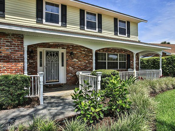 2nd image of 29 Oakmont Cir
