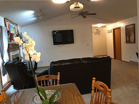 4th image of 3731 Fieldcrest Dr