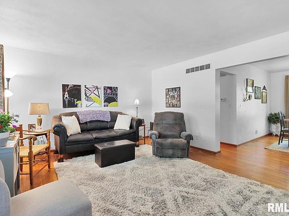 4th image of 841 E Jackson St #843