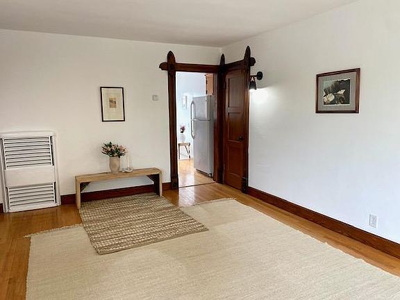 2nd image of 902 California Ave APT C
