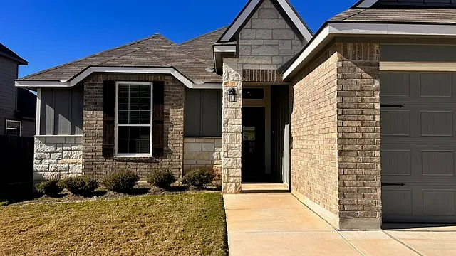 1818 Bayou Wood Ln — Photo 1