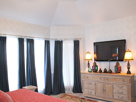 5th image of 8406 Royal Montreal Dr