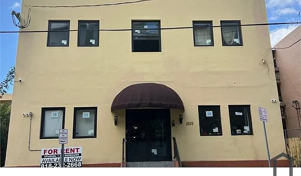 Studio, 450 sqft, $1,300 — Photo 2