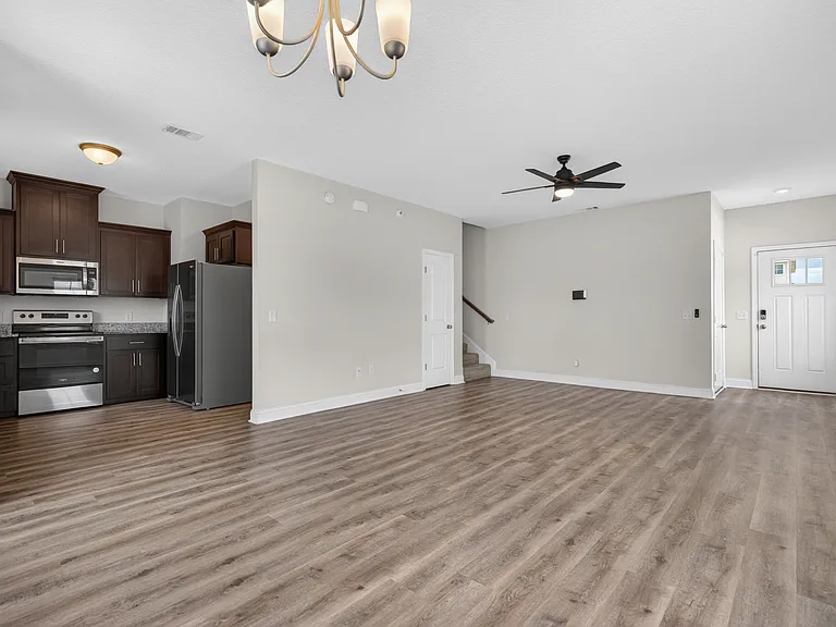 100 Centennial Ct — Photo 14