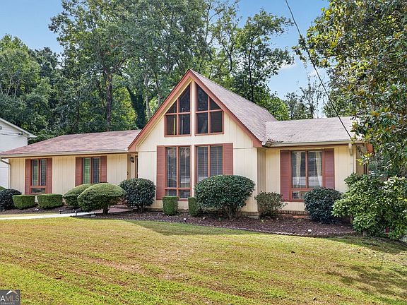 3rd image of 4421 Buckingham Cir