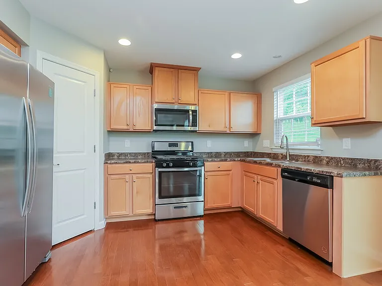 408 Parmley Ln — Photo 7