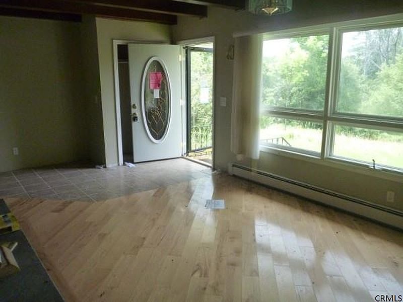 3rd image of 346 GIFFORD HOLLOW Road