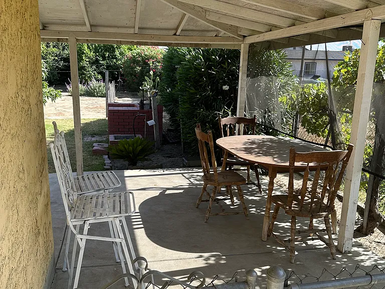 483 E Daleville Ave — Photo 39