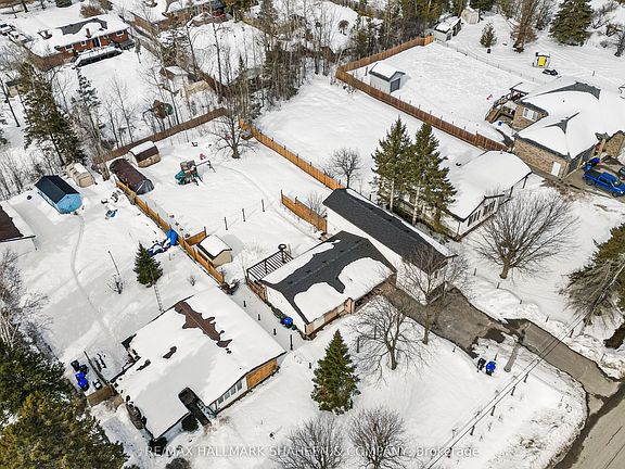 5th image of 2196 Richard St