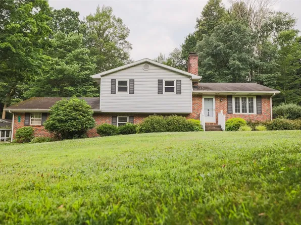 916 East St, Waterford, PA 16441