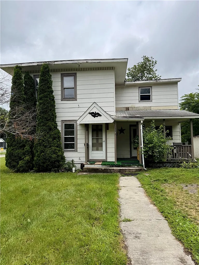 4 bed, 1.0 bath, 1376 sqft, $1,500 — Photo 1