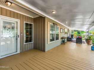 17990 Cuevas Rd, Kiln, MS 39556