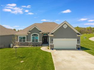 19180 Cherokee Ct, Saint Joseph, MO 64505