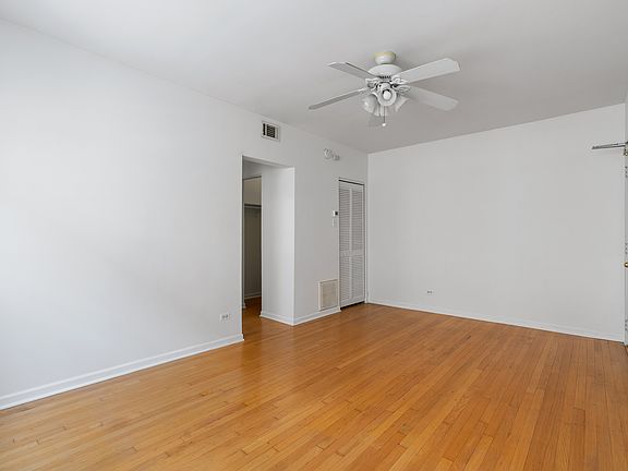 5th image of 4240 N Clarendon Ave APT 312S