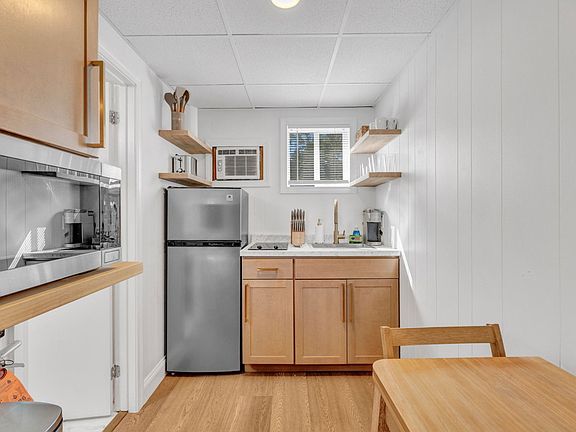 3rd image of 174 E Grand Ave #5