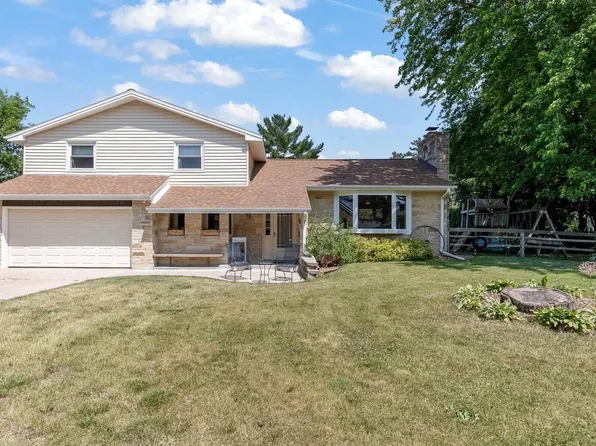 1942 Mitten COURT, East Troy, WI 53120
