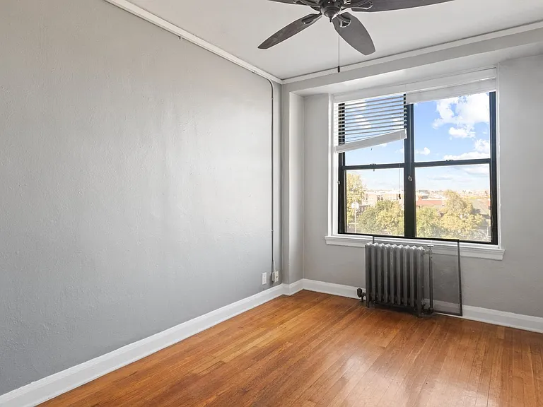 Piccadilly Apartments — Photo 50