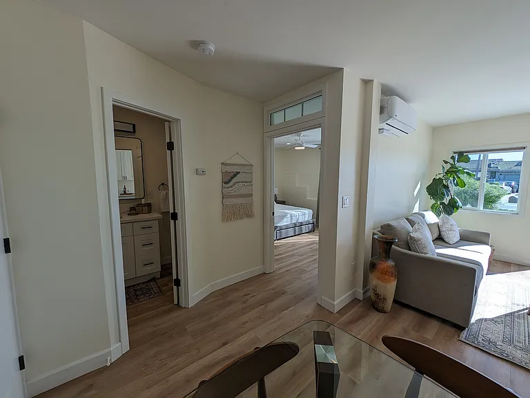 5692 Linfield Ave — Photo 12