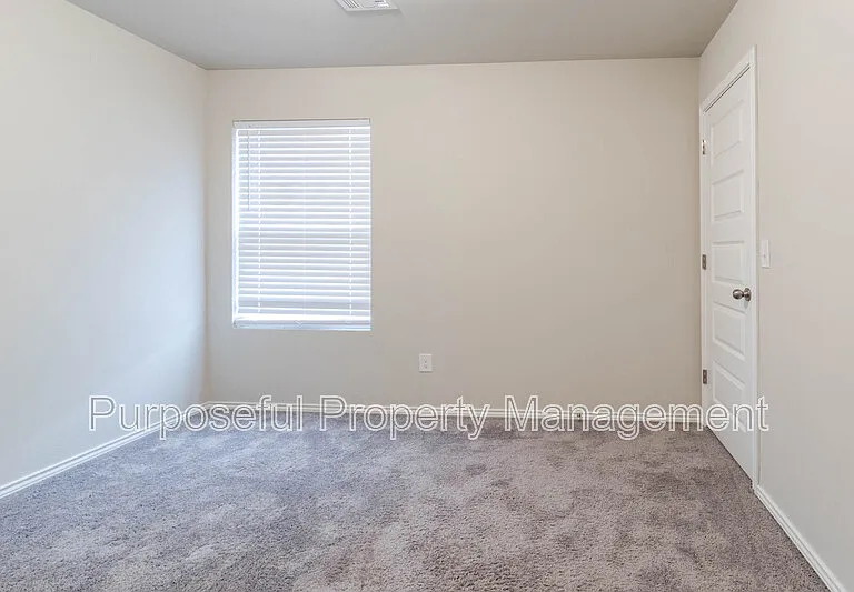 11608 NW 95th St — Photo 24