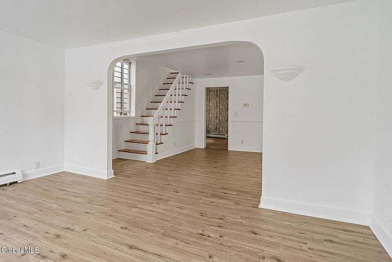 4th image of 15 Penrose Avenue