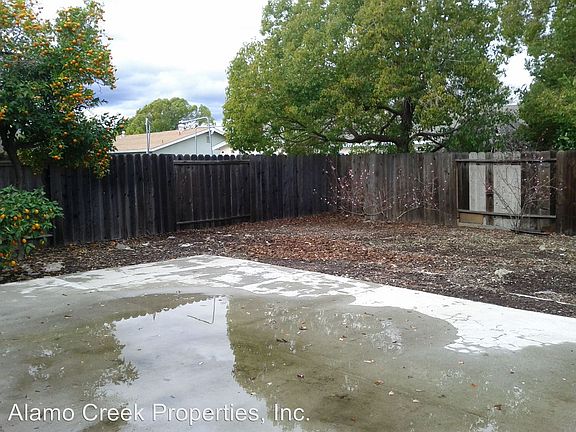 4th image of 1667 California Dr