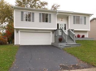 1074 Ridgewood Dr, Bolingbrook, IL 60440