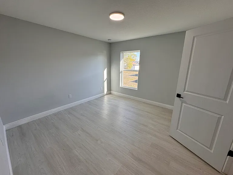 4100 Mendoza Ave — Photo 11