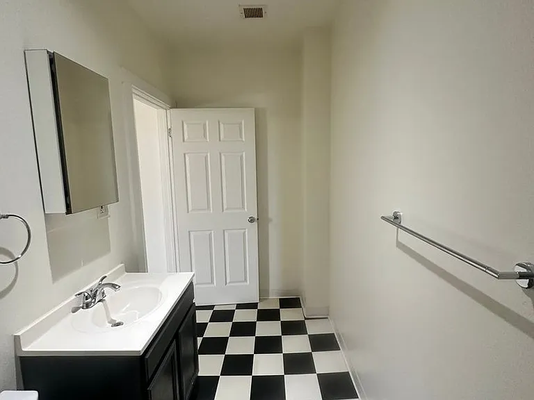 2017 N McClellan St #102 — Photo 9