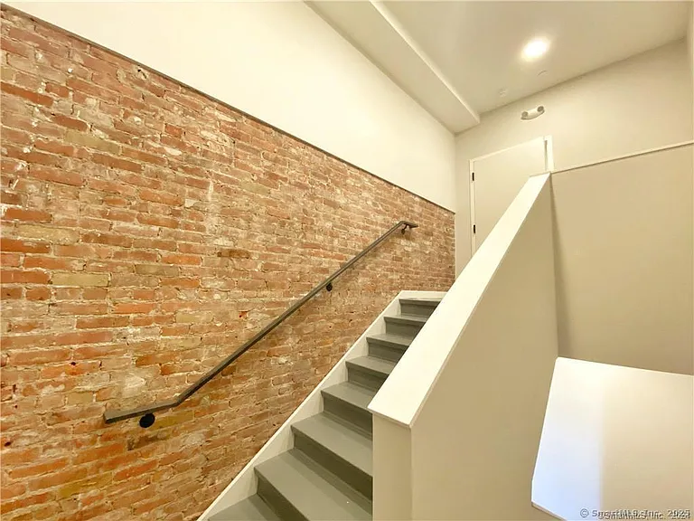 51 Wall St #1 — Photo 9