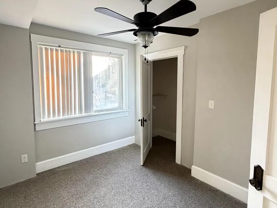 43 E Henry St #2