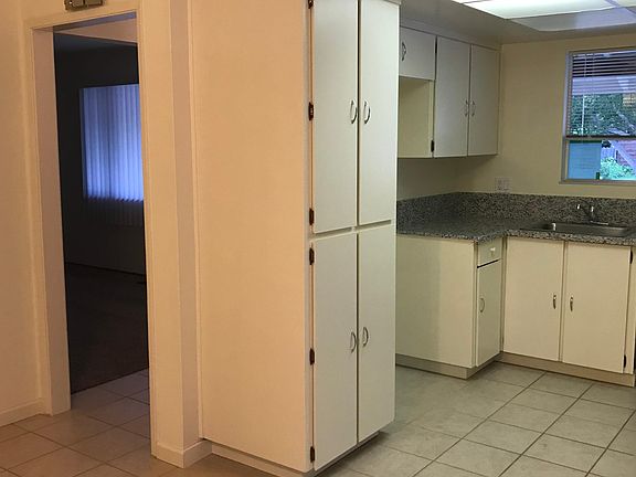 4th image of 3541 Willis Dr