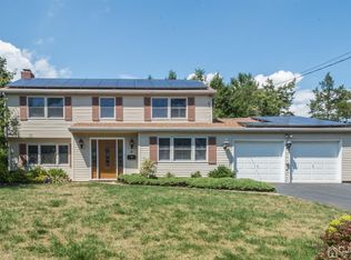 6 Tripplet Rd, Somerset, NJ 08873