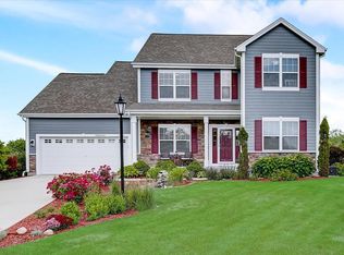 N28W24310 Single Tree Ct, Pewaukee, WI 53072