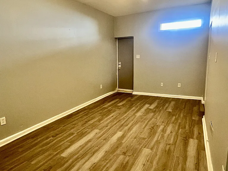 2436 E Fayette St #- — Photo 17