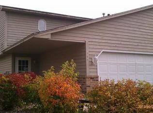 541 Oak Hill Cir, Chaska, MN 55318