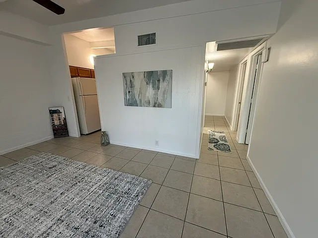 6251 N 48th Ave #4 — Photo 2