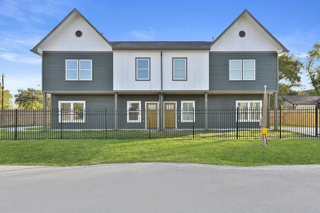 3 bed, 2.5 bath, $1,875 — Photo 1