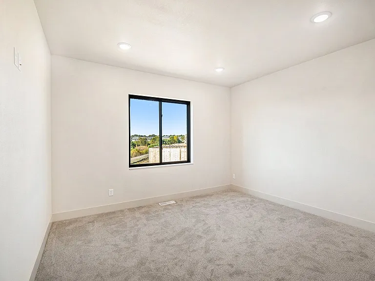 5631-5735 E Revere Dr — Photo 23