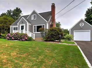 12 Gwendolyn Dr, Trumbull, CT 06611
