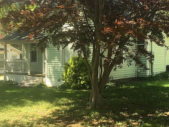 5th image of 203 E Heacock St