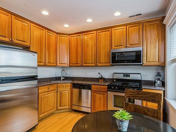5th image of 4311 N Paulina St APT 3A