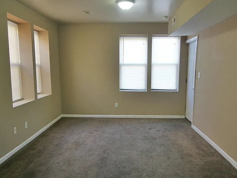 1016-1018 S 52nd St — Photo 16