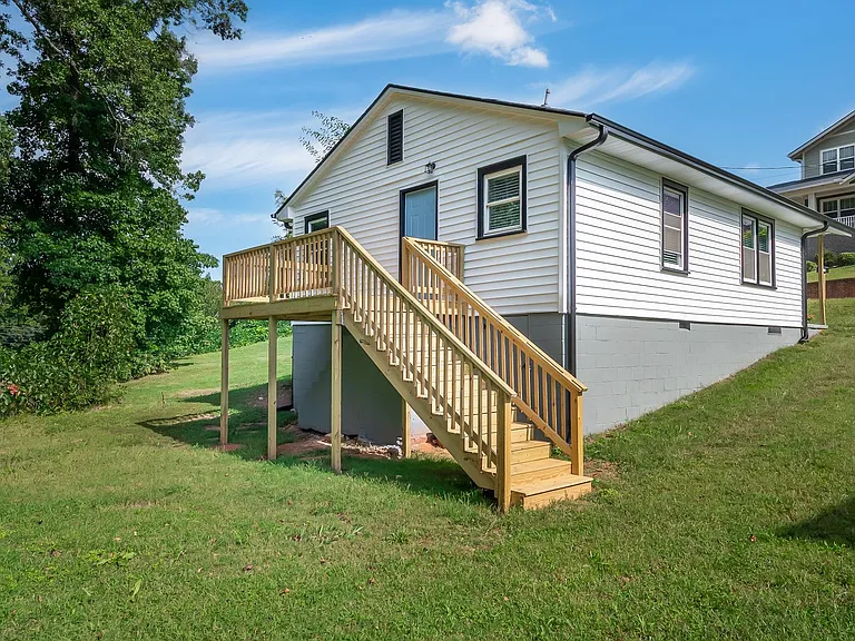111 Mount Eustis St — Photo 11