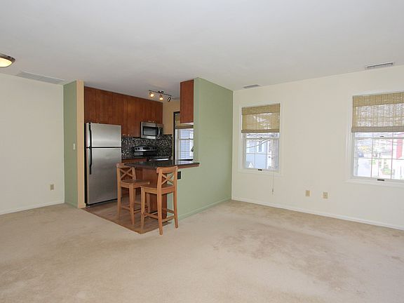 2nd image of 1832 Commerce St #1832