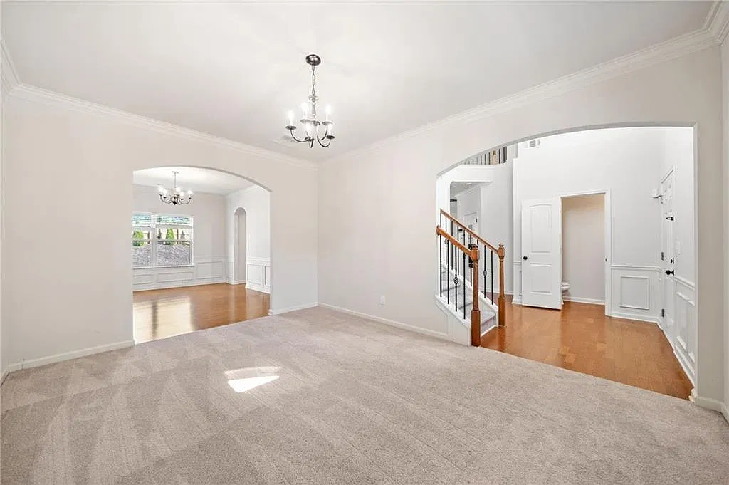 4 bed, 2.5 bath, 2673 sqft, $3,200 — Photo 2
