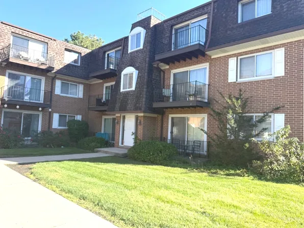 1905 W Golf Rd APT 2A, Mount Prospect, IL 60056