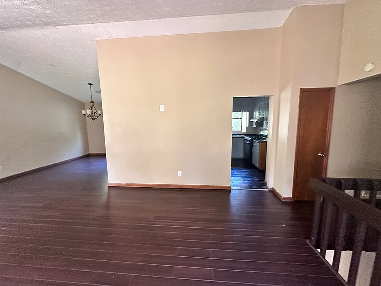 3335 Hillside Dr — Photo 6